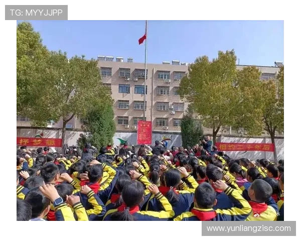 《家族的诞生》:血脉、梦想与时代的交响曲 《家族的诞生》:血脉、梦想与时代的交响曲